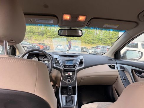 Used 2015 Hyundai Elantra SE w/ Option Group 02 FWD image 7