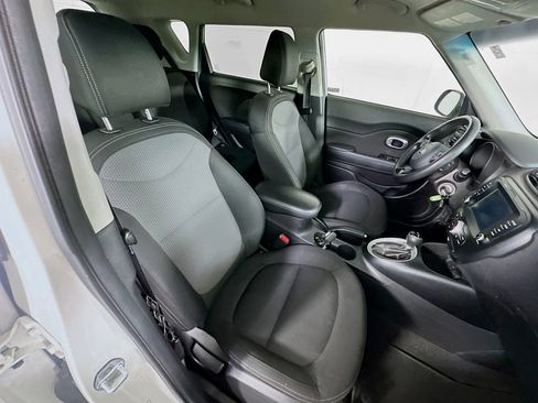 Used 2018 Kia Soul + FWD image 29