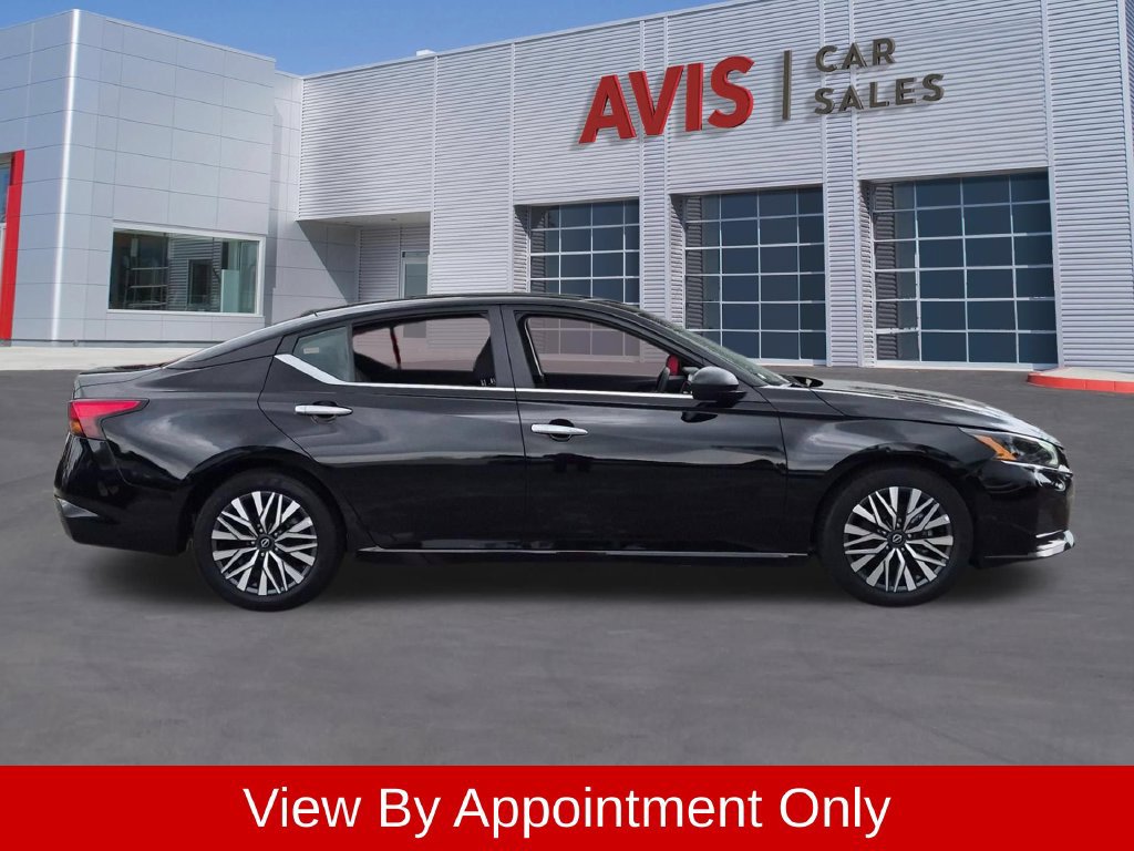 Used 2025 Nissan Altima 2.5 SV FWD image 4