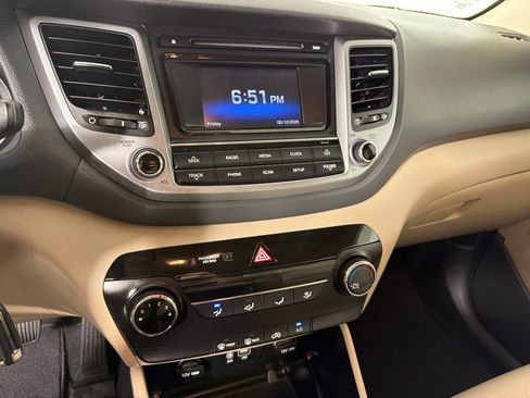 Used 2017 Hyundai Tucson SE AWD/4WD image 16