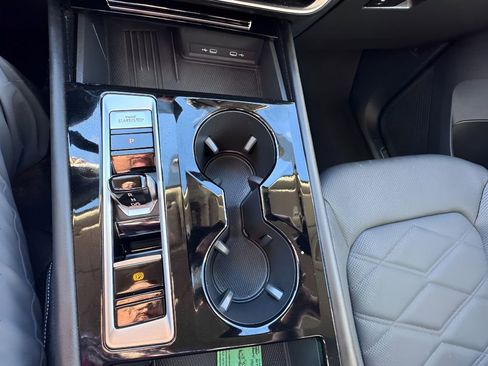 Used 2025 Volkswagen Atlas SE image 33