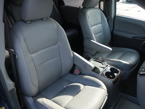Used 2015 Toyota Sienna XLE Premium image 26