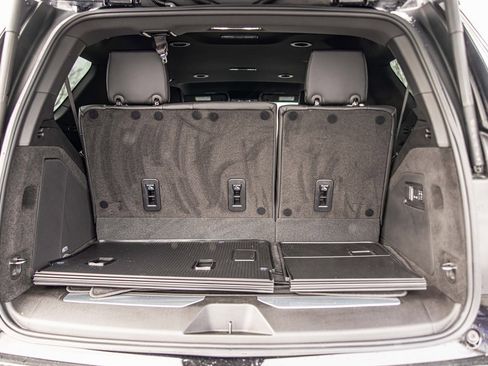 Used 2025 Cadillac Escalade Luxury image 16