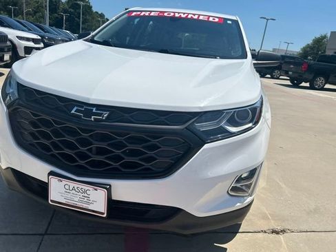 Used 2020 Chevrolet Equinox LS w/ LPO, Blackout Package FWD image 3