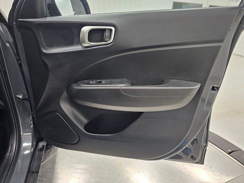 Used 2025 Hyundai Venue SEL FWD image 31
