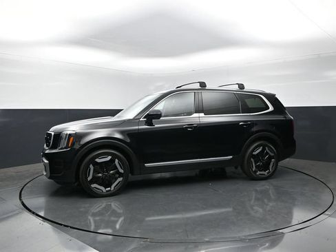 Used 2023 Kia Telluride EX AWD/4WD image 3