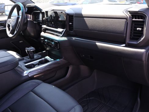Used 2025 Chevrolet Silverado 1500 LTZ w/ LTZ Convenience Package II image 9