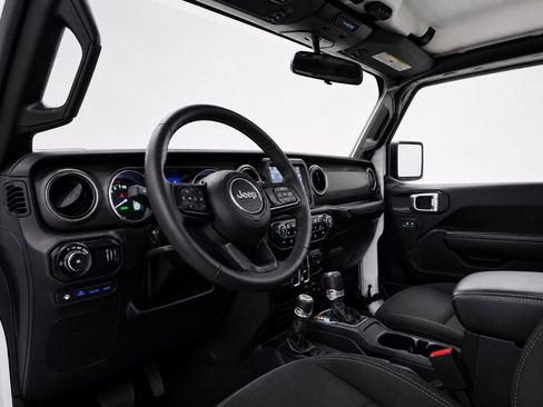 Used 2023 Jeep Wrangler Unlimited w/ Cold Weather Group AWD/4WD image 13