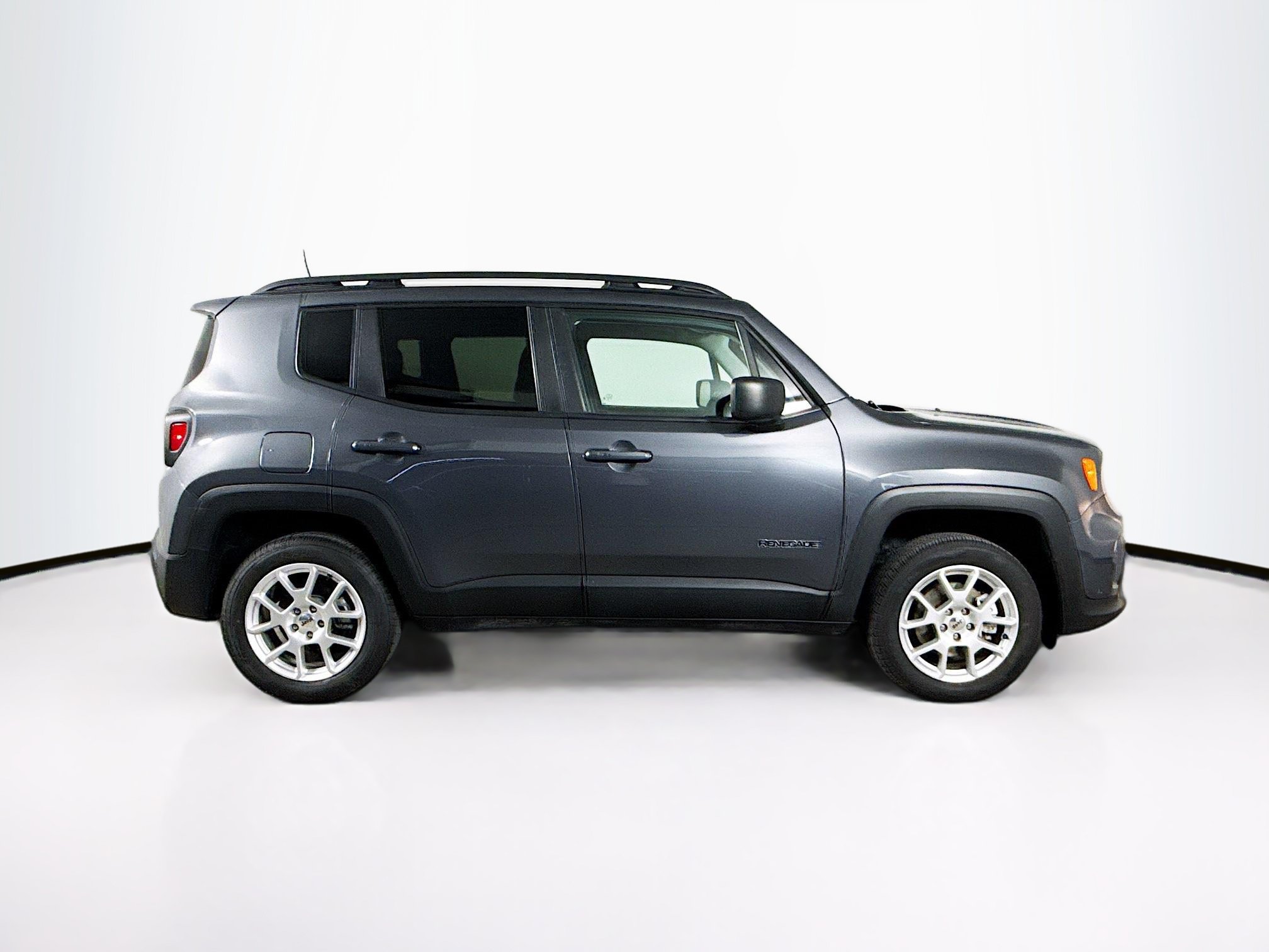 Used 2022 Jeep Renegade Latitude AWD/4WD image 2