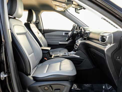 Used 2021 Ford Explorer XLT w/ Equipment Group 202A image 31