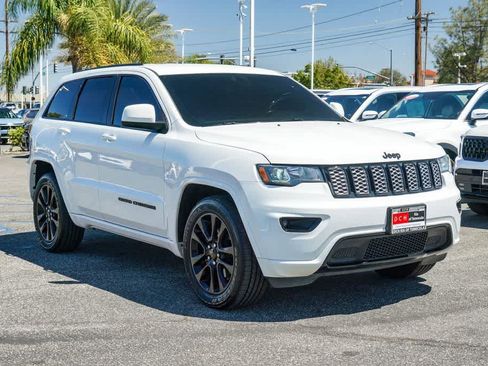 Used 2019 Jeep Grand Cherokee Altitude RWD image 3
