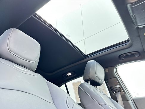 Used 2024 Cadillac XT4 Premium Luxury image 18