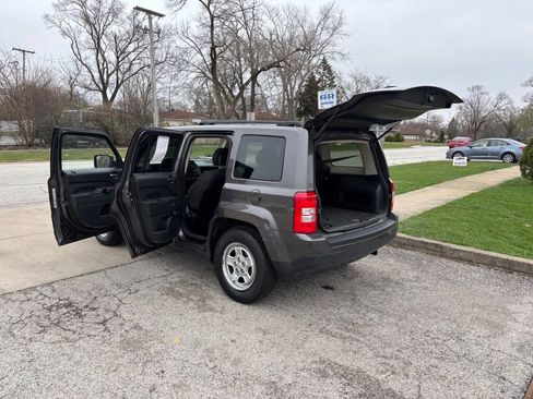 Used 2015 Jeep Patriot Sport image 7