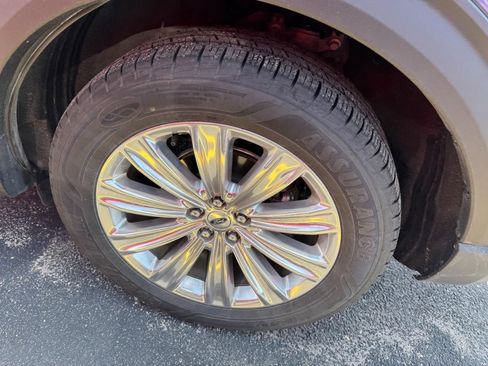 Used 2020 Ford Explorer Limited w/ Class III Trailer Tow Package AWD/4WD image 9