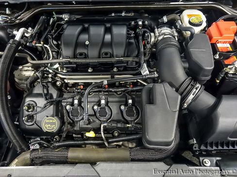 Used 2018 Ford Taurus SE image 25