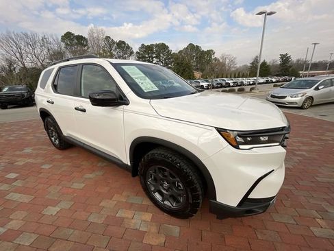 Certified 2025 Honda Pilot TrailSport image 38