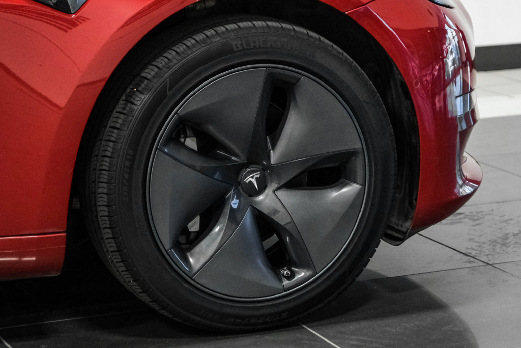 Used 2018 Tesla Model 3 Long Range RWD image 48