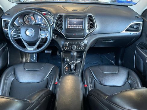 Used 2019 Jeep Cherokee Latitude Plus w/ Comfort/Convenience Group AWD/4WD image 9