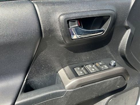Certified 2022 Toyota Tacoma TRD Off-Road w/ Technology Package AWD/4WD image 11