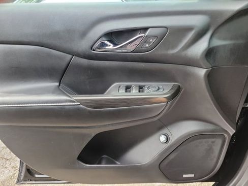 Used 2018 GMC Acadia SLT image 29