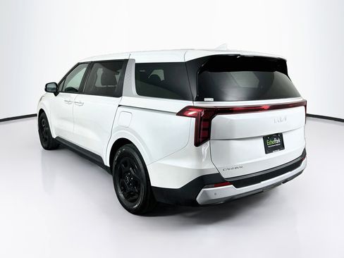 Used 2025 Kia Carnival FWD image 5