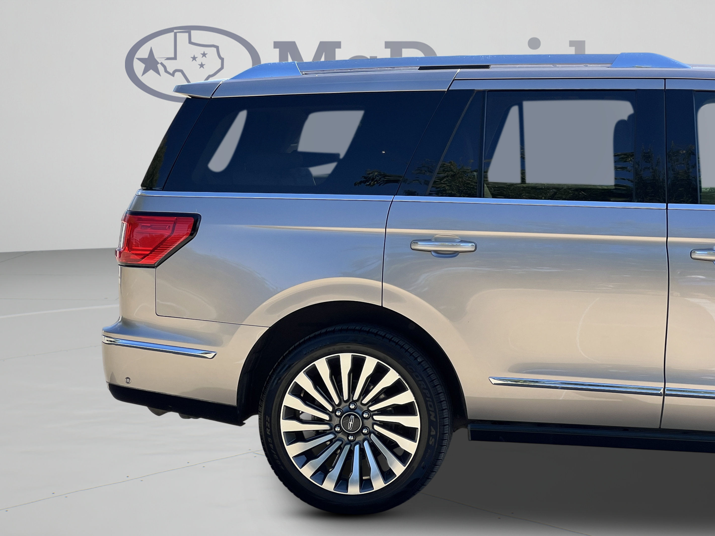 Used 2020 Lincoln Navigator Reserve w/ Luxury Package RWD image 11