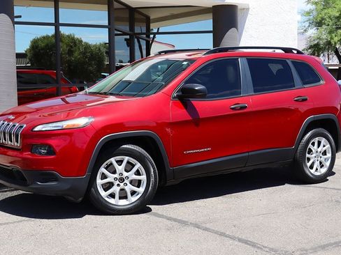 Used 2016 Jeep Cherokee Sport FWD image 3