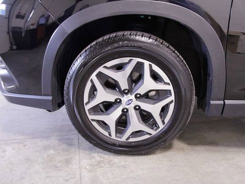 Used 2023 Subaru Forester Premium image 10