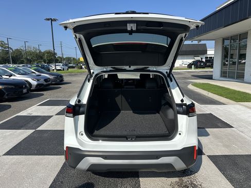 Used 2025 Volkswagen Tiguan SE AWD/4WD image 5