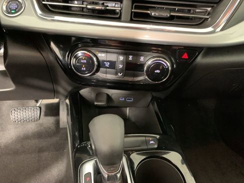 Used 2025 Chevrolet Trax LT image 24