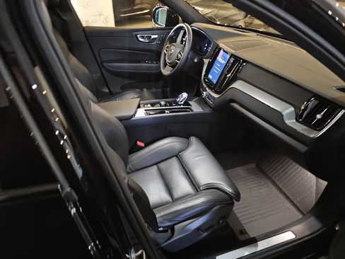 Certified 2025 Volvo XC60 B5 Ultra image 4