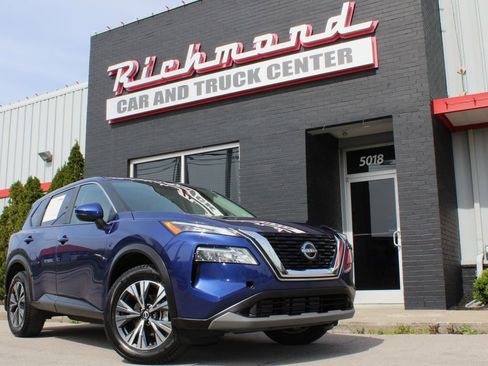 Used 2023 Nissan Rogue SV AWD/4WD image 3