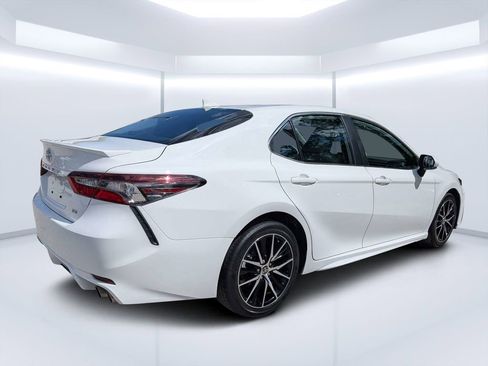 Used 2023 Toyota Camry SE FWD image 3
