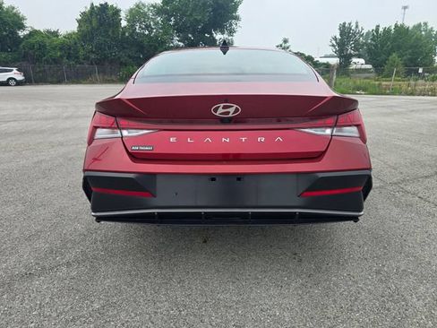 Used 2025 Hyundai Elantra SEL FWD image 4