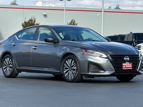 Used 2024 Nissan Altima 2.5 SV image 5