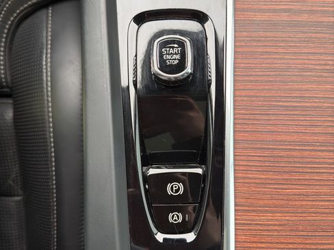 Used 2023 Volvo XC60 B5 Ultimate image 35