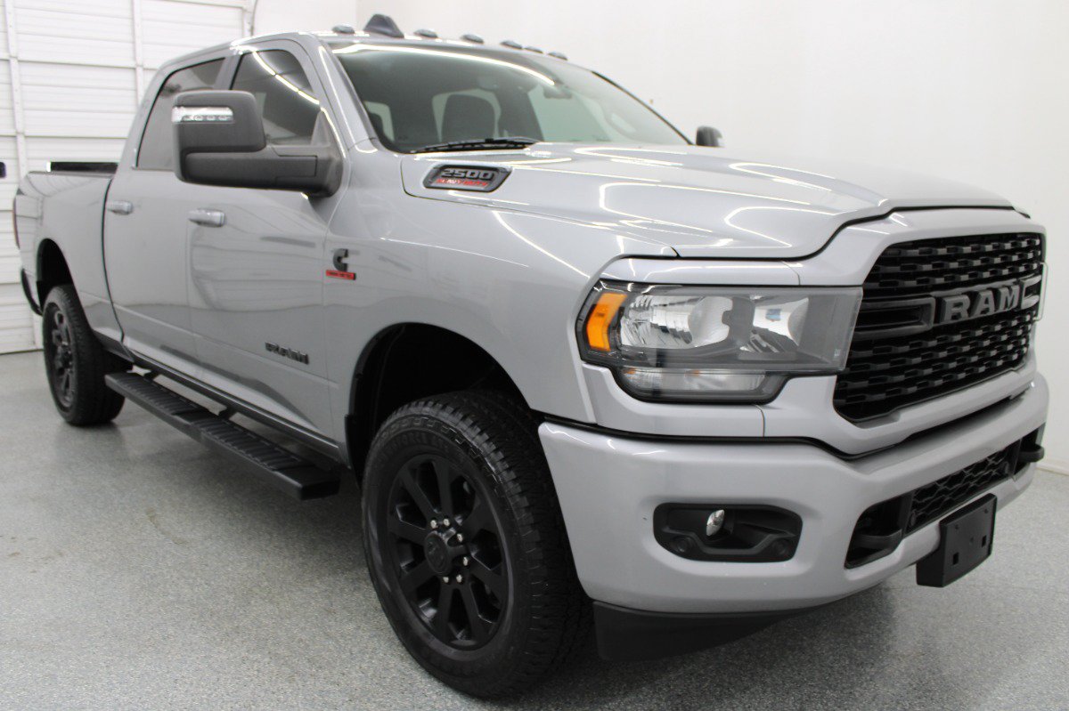 Used 2024 RAM 2500 Big Horn w/ Night Edition AWD/4WD image 4