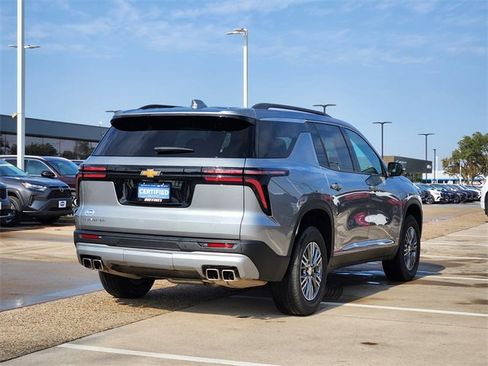 Certified 2025 Chevrolet Traverse LT image 3
