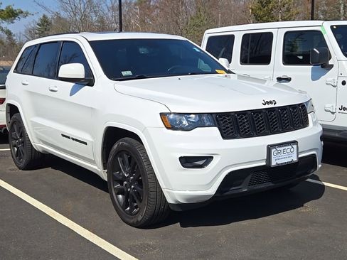 Used 2019 Jeep Grand Cherokee Altitude image 3