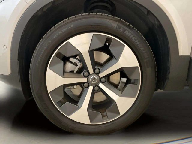 Used 2025 Volvo XC40 B5 Plus AWD/4WD image 95