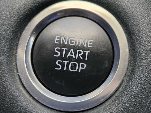 Used 2025 Toyota Highlander LE FWD image 22