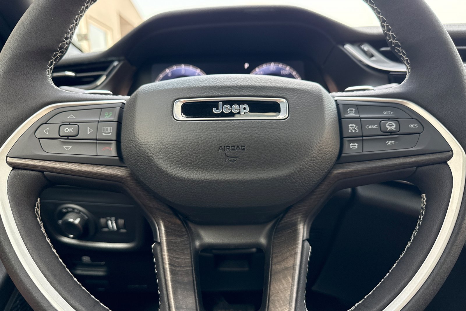 New 2026 Jeep Grand Cherokee Altitude AWD/4WD image 28