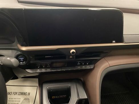 Used 2023 Toyota Crown AWD/4WD image 35