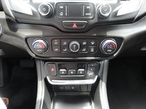 Used 2020 GMC Terrain SLT AWD/4WD image 23
