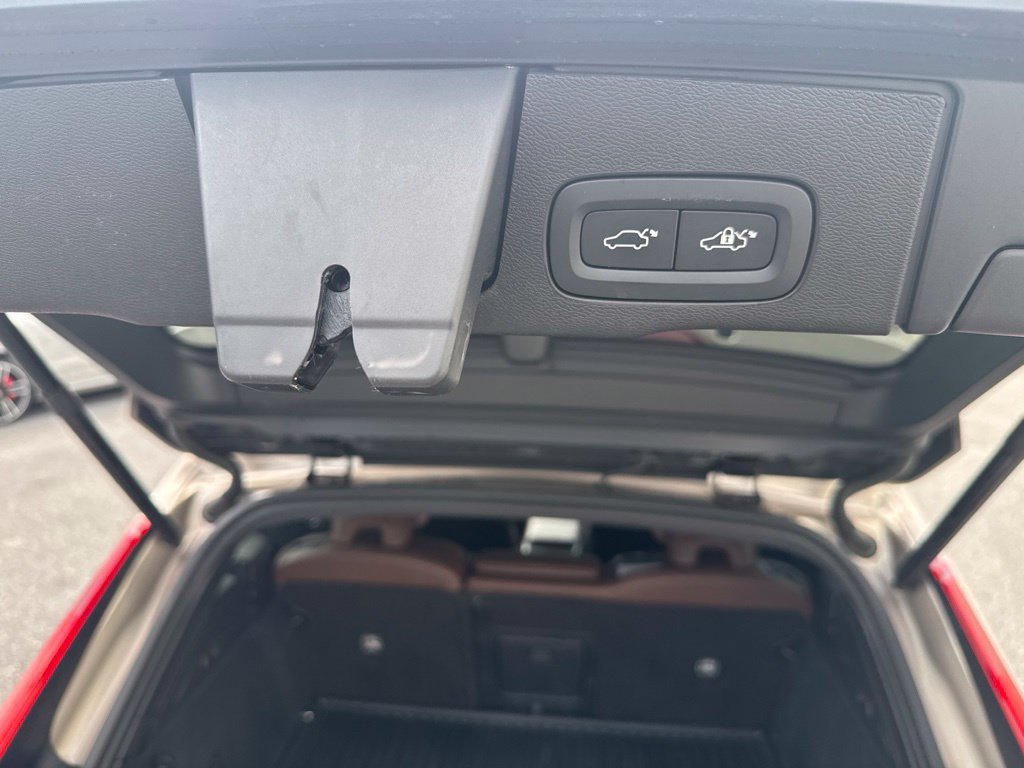 Used 2025 Volvo XC60 T8 Ultra w/ Climate Package AWD/4WD image 11