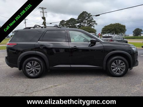 Used 2025 Nissan Pathfinder SV FWD image 3