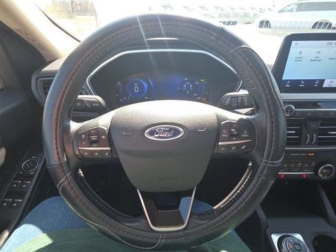 Used 2020 Ford Escape SE Sport image 39