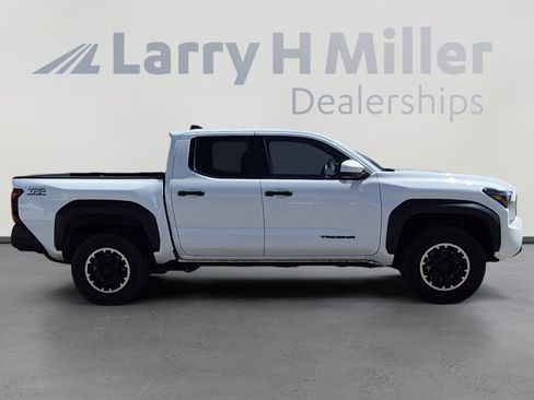 Certified 2024 Toyota Tacoma TRD Off-Road image 6