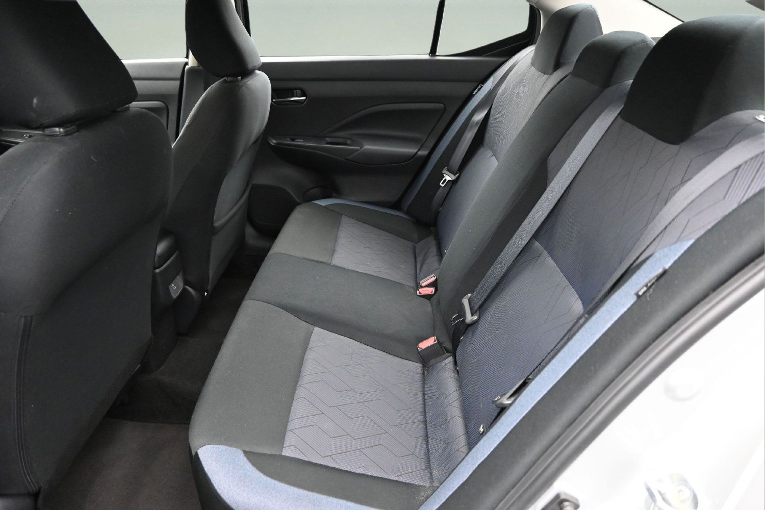 Used 2025 Nissan Versa SV FWD image 21