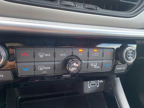 Used 2025 Jeep Compass Limited w/ Elite Group AWD/4WD image 17